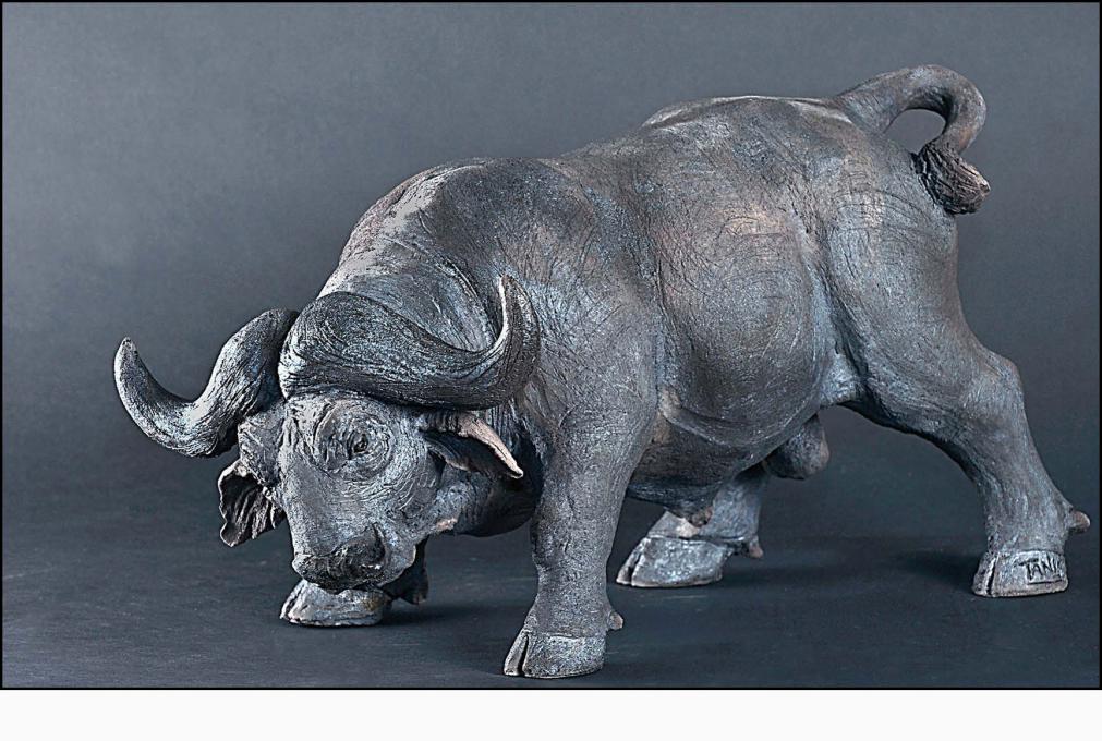 Buffle « Caffer » - céramique Raku - 50x30x17 cm